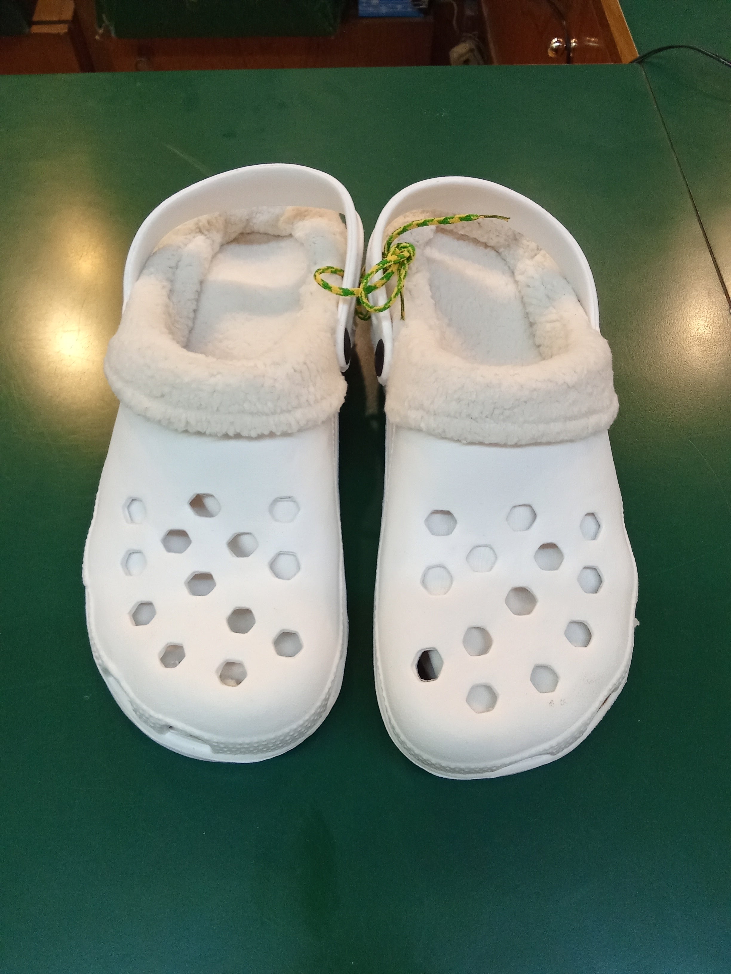 Crocs blancos forrados lana