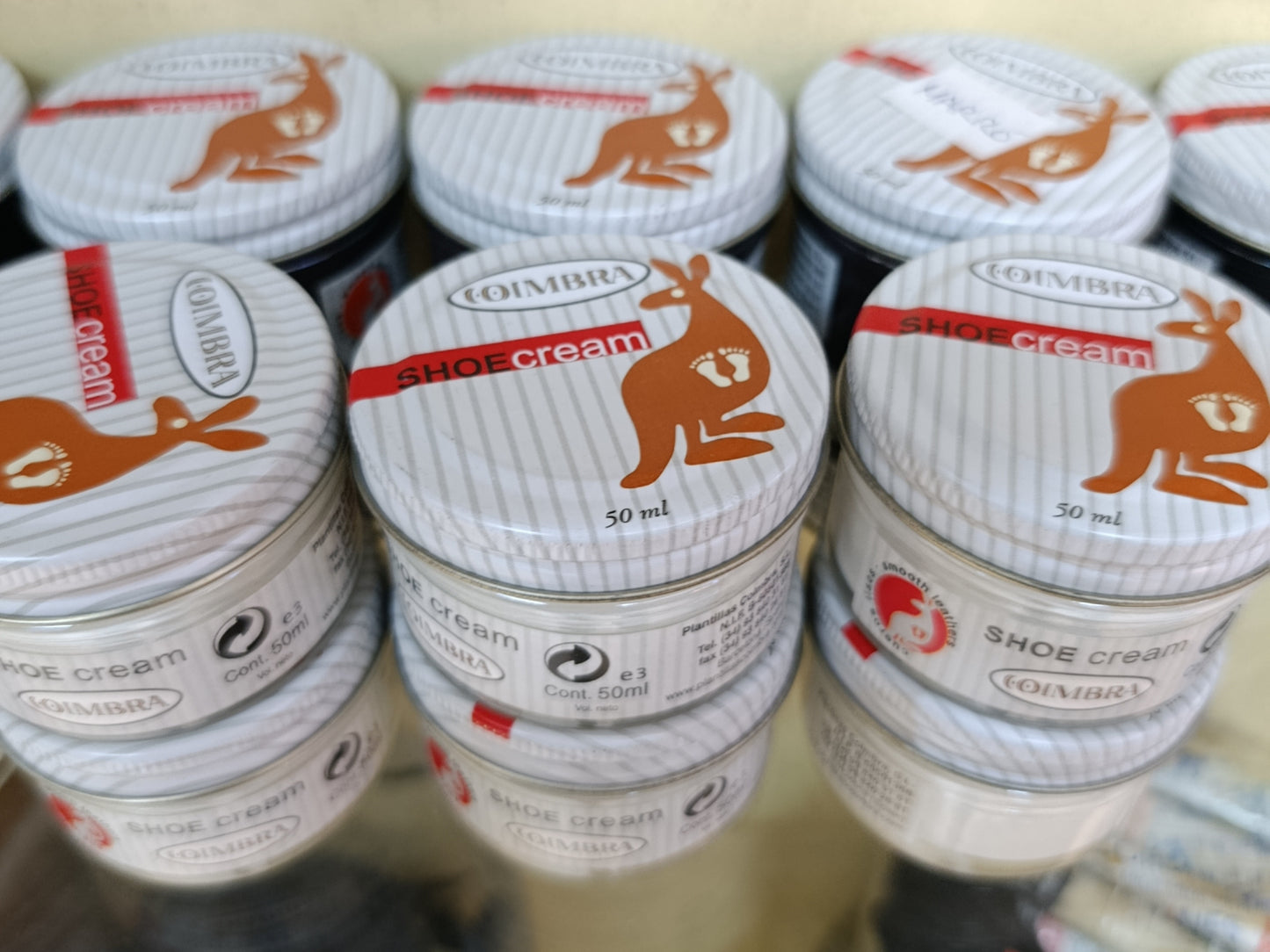 Betún en Blanco, marrón, negro y marfil marca Coimbra