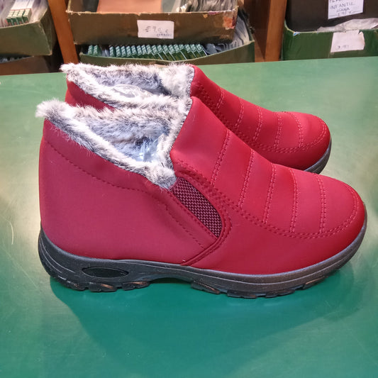 Bota borreguillo burdeos en suela goma