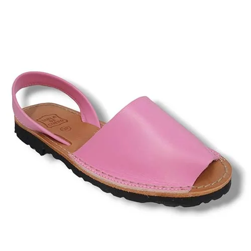 Menorquina fucsia de piel con cordones de Sabateria Bertrán