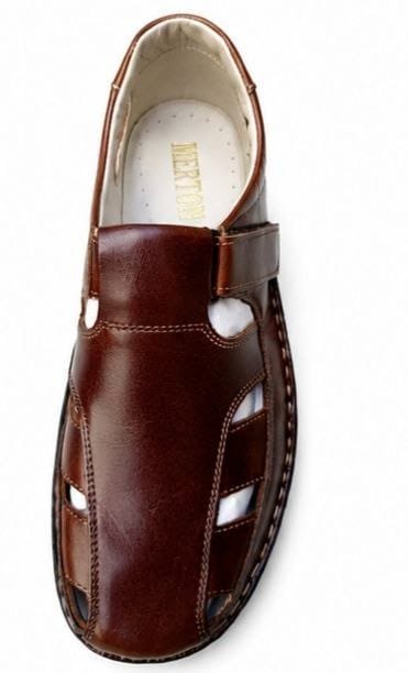 Sandalia de cuero con velcro para hombre vista frontal