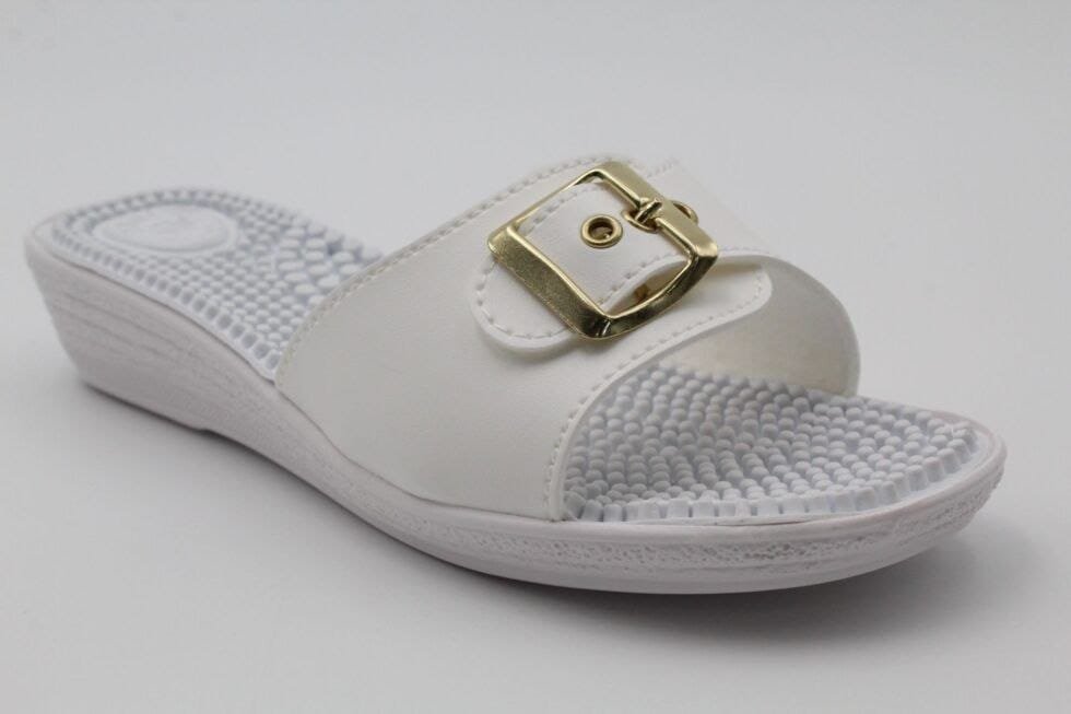 Zueco sanitario en piel blanca con hebilla ajustable y plantilla de masaje